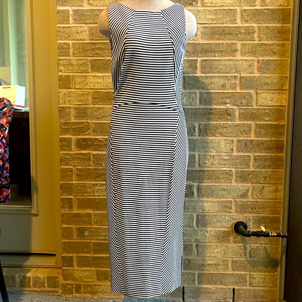 Banana Republic black  and white sleeveless midi dress